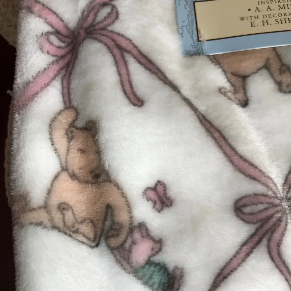 Pooh-Bear Collection Baby Blanket - White with Pink Bows